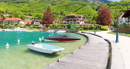Garden apartment with lake view