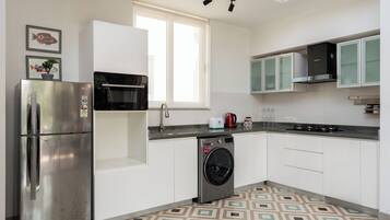 Fridge, microwave, stovetop, cookware/dishes/utensils