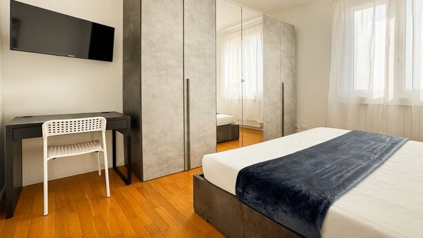 A modern bedroom with a bed, a desk, and a chair. - 8th floor - Milano view (Milan)