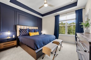 3 bedrooms, desk, iron/ironing board, free WiFi