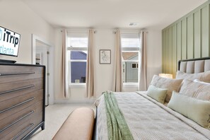 3 chambres, bureau, fer et planche à repasser, accès au Wi-Fi (inclus)