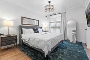 Iron/ironing board, travel cot, free WiFi, bed sheets - Modern 3BD Getaway w/ Pool — Perfect for Families (Dallas)