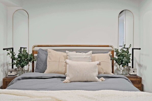 5 chambres, fer et planche à repasser, lit de bébé portatif, Wi-Fi