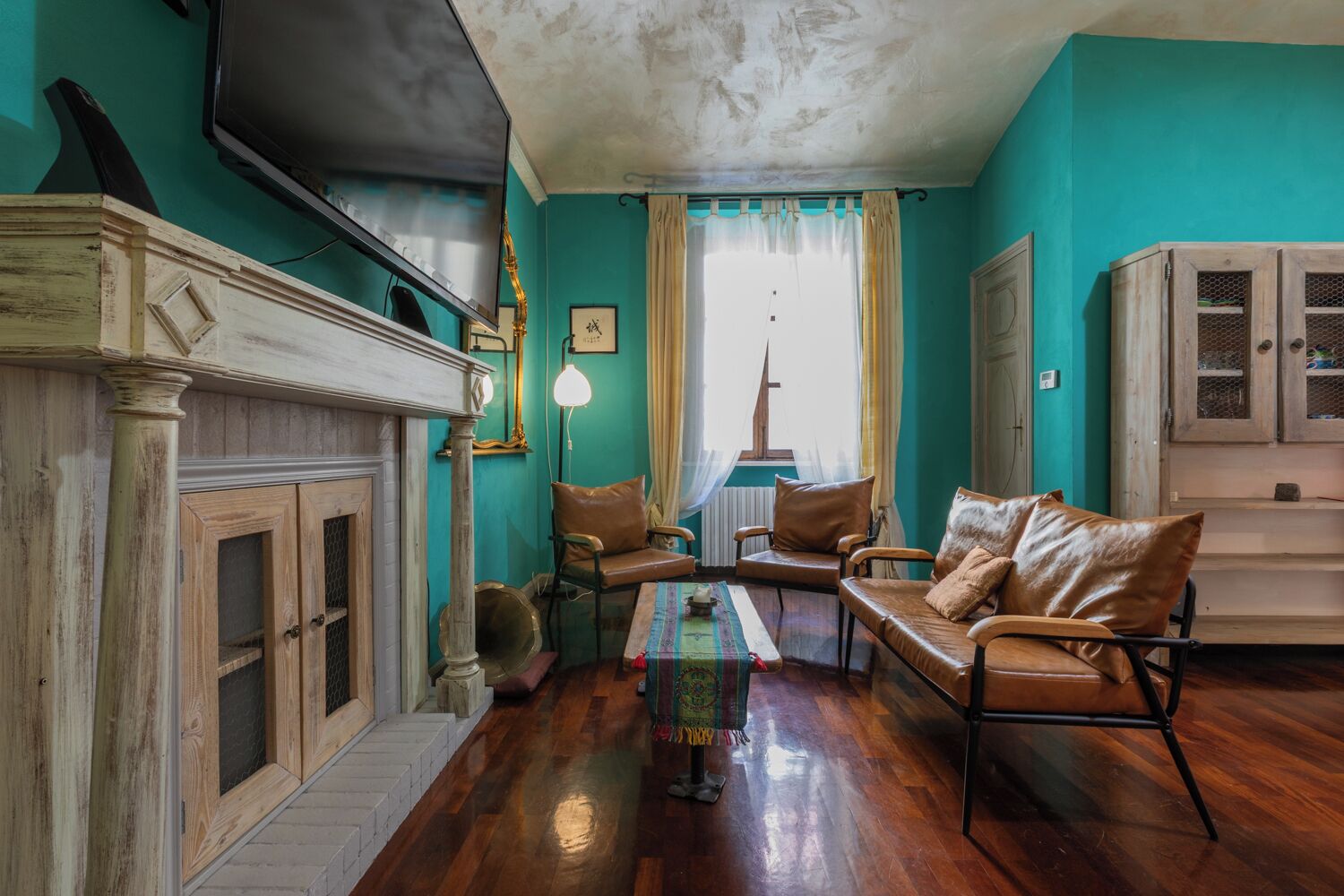 Căn hộ, 1 giường đôi | Khu phòng khách | TV 30-inch có truyền hình vệ tinh 