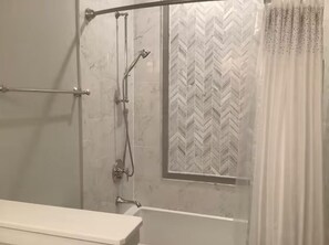Shower, hair dryer, bidet, towels - Harmony Hall at The Grange, Luxury Estate in Virginia Wine Country (Haymarket)