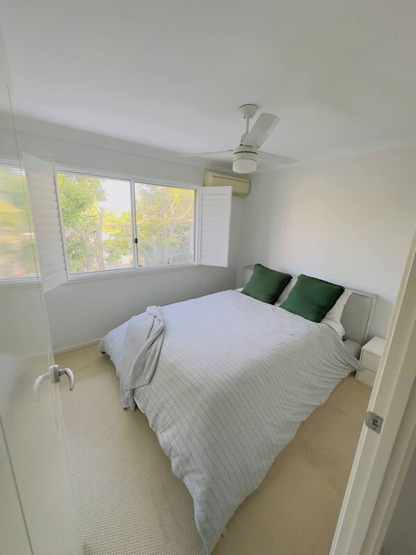 Condo, 3 Bedrooms, Smoking