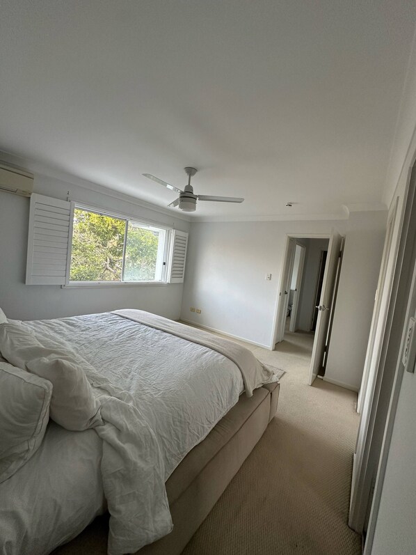 Condo, 3 Bedrooms, Smoking