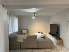 Condo, 3 phòng ngủ, hút thuốc | Khu phòng khách