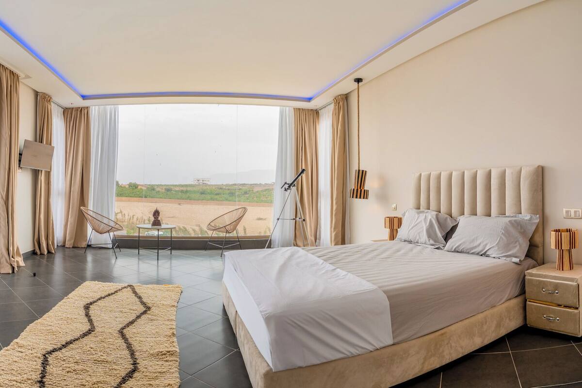 Basic Room | Bed sheets