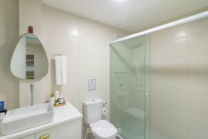 Apartamento básico | Banheiro | Chuveiro 