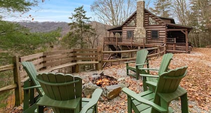 3BR Cabin on 6 Acres, VIEWS, Hot Tub + Fire Pit, Game Room - Rustler's Ridge