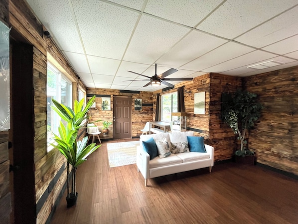 Smart TV - The Oasis at Lake Eva (Haines City)