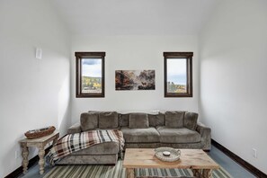 Televisión y chimenea 