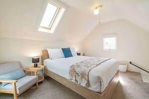 2 bedrooms, desk, iron/ironing board, travel crib