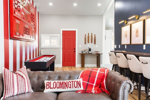 Walk to IU stadiums! Hot tub, shuffleboard, bar, and luxe game-day vibes at The Clubhouse.