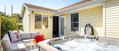 Bañera de hidromasaje al aire libre