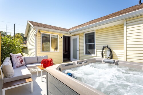 Walk to IU stadiums! Hot tub, shuffleboard, bar, and luxe game-day vibes at The Clubhouse.