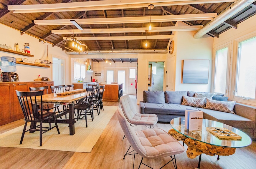 Cozy 3 Bedroom Cottage With Beach Access & Lush Outdoor Space - Port Colborne