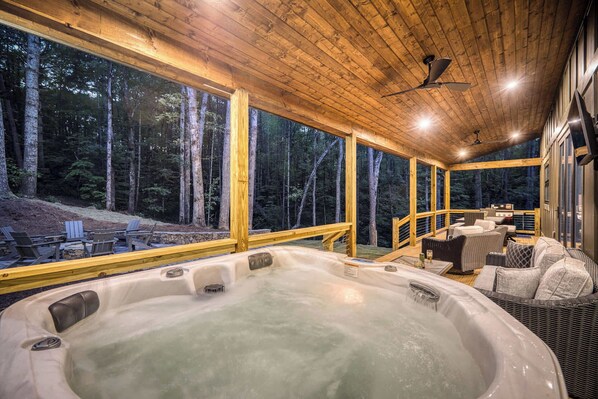 Terrace/patio - The Black Still - Hot tub-Private-Modern-Fire Pit (East Ellijay)