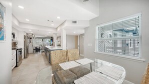 Dining - Heated Pool, FREE WIFI Luxury Bayside Condo Across from Siesta Key Beach | Beautiful 3BR/2BA Gulf & Bay Club Bayside Condo (Sarasota)