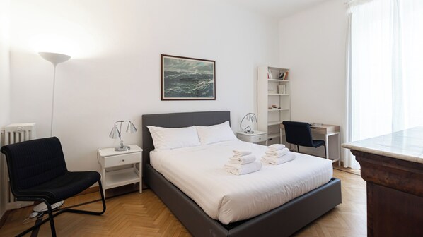 1 habitación, tabla de planchar con plancha, wifi gratis y ropa de cama 