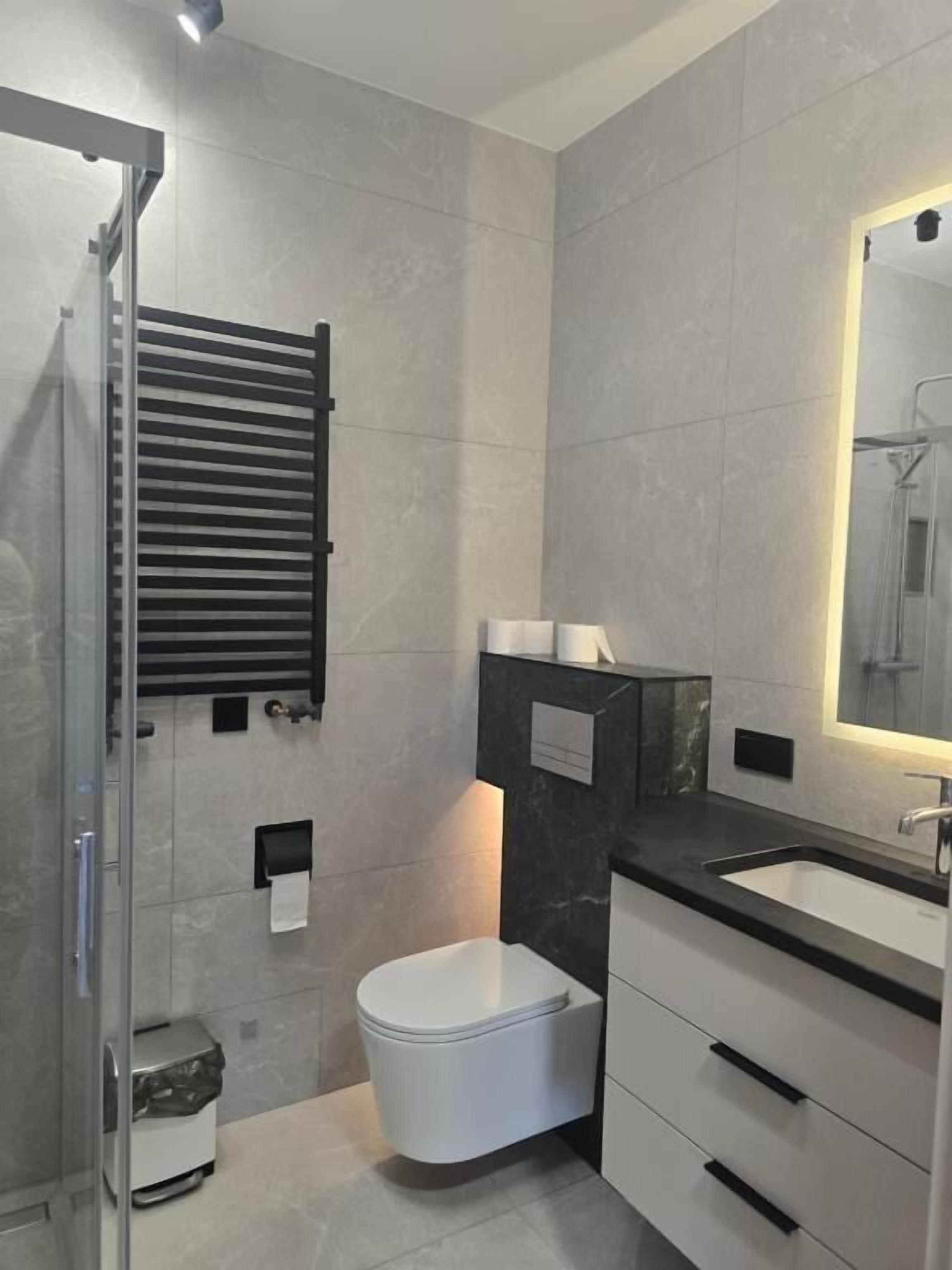 Shower, towels, soap, shampoo