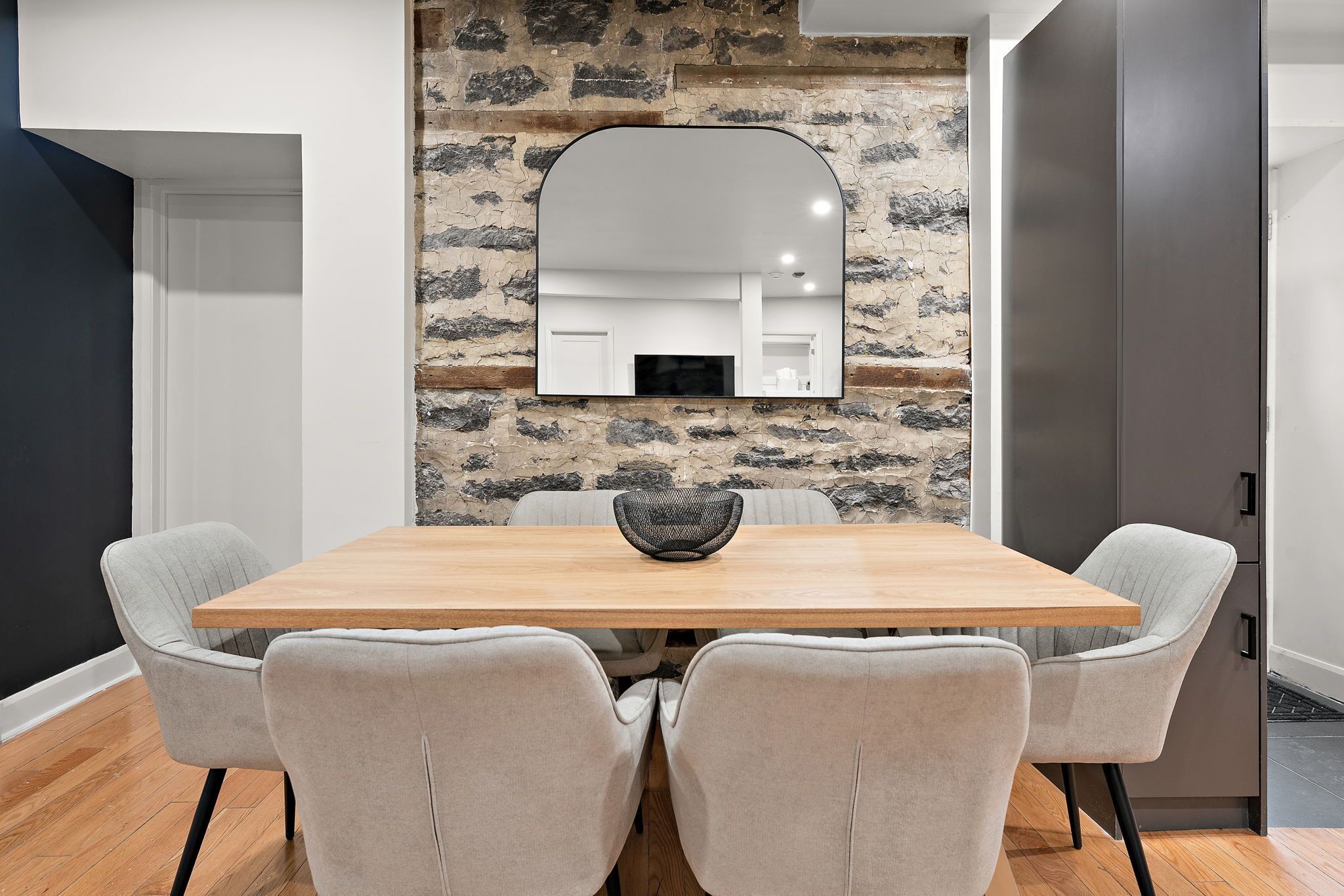 Classic Apartment, 3 Bedrooms | In-room dining