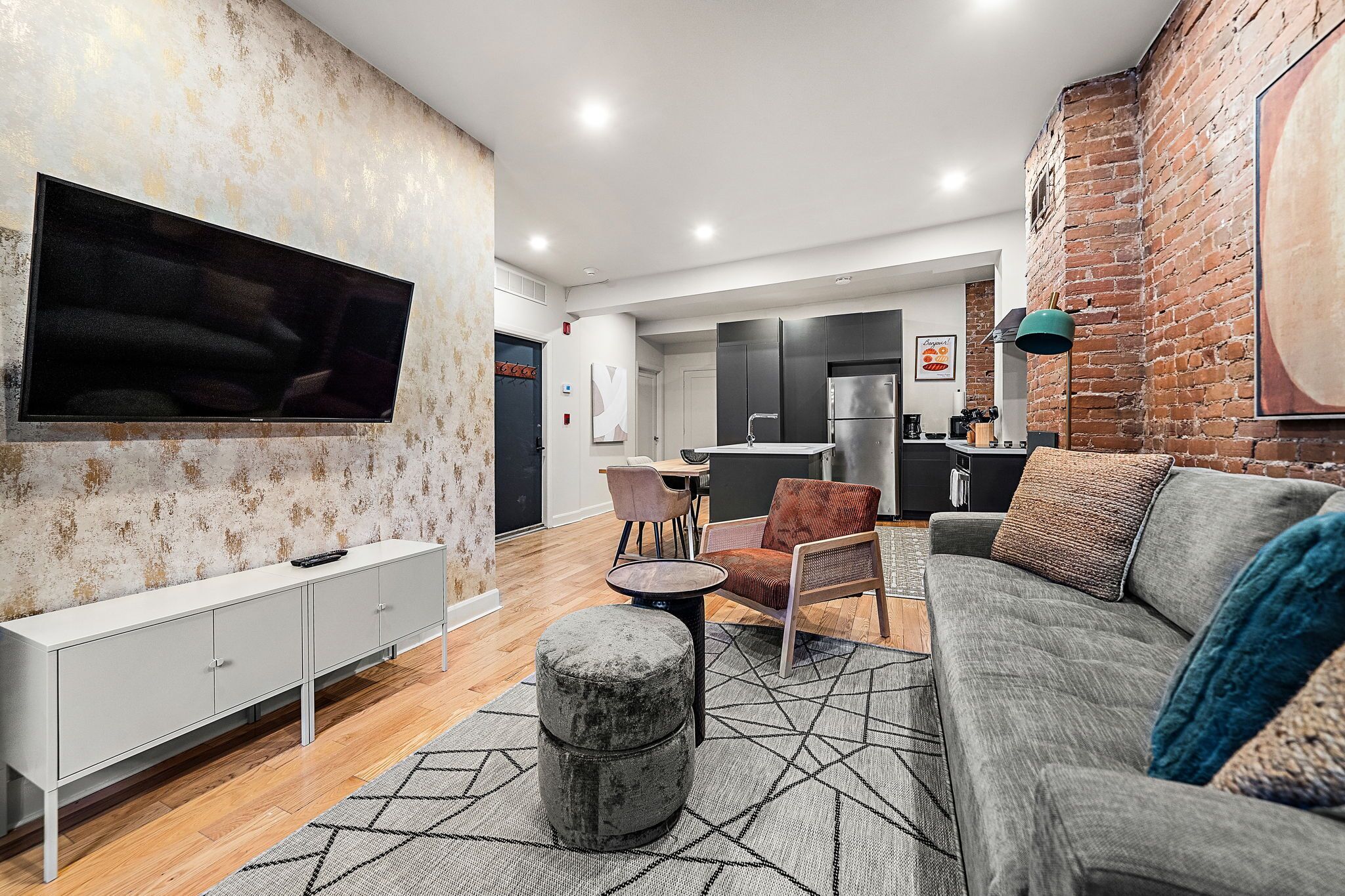 Deluxe Apartment, 3 Bedrooms | Living area