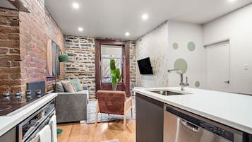 Deluxe Apartment, 3 Bedrooms | Private kitchen | Full-sized fridge, microwave, oven, stovetop