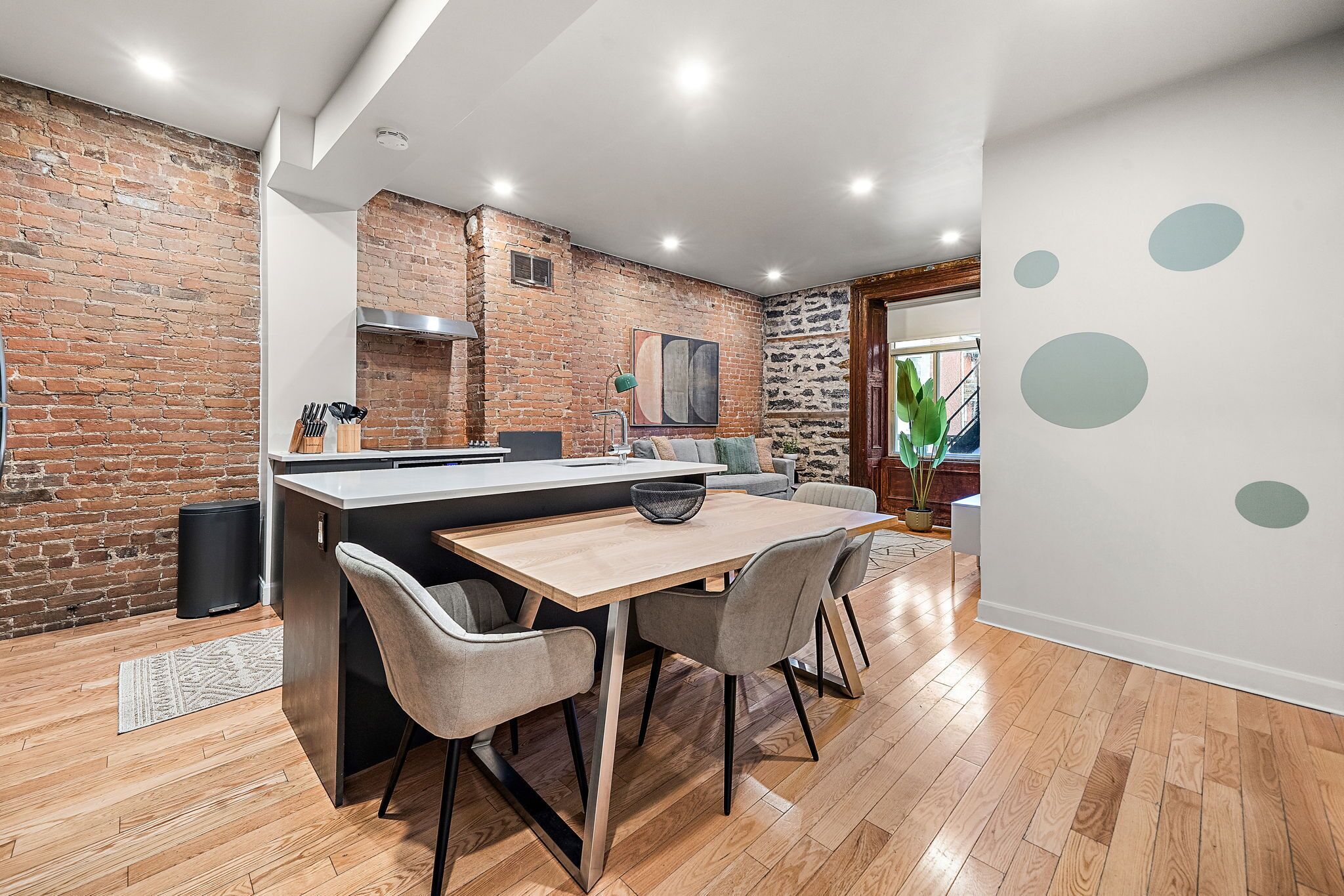 Deluxe Apartment, 3 Bedrooms | In-room dining