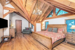 5 bedrooms, desk, iron/ironing board, free WiFi