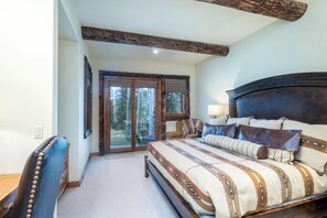 5 bedrooms, desk, iron/ironing board, free WiFi