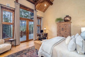 5 bedrooms, desk, iron/ironing board, free WiFi