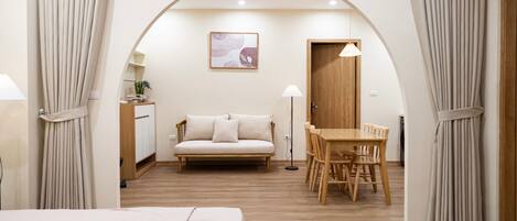 2 bedrooms, in-room safe, desk, free WiFi