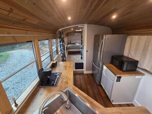 المنشأة من الداخل