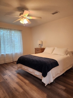 3 chambres, fer et planche à repasser, Wi-Fi gratuit, draps fournis