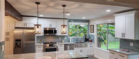 Mikrowelle, Ofen, Herdplatte, Geschirrspüler