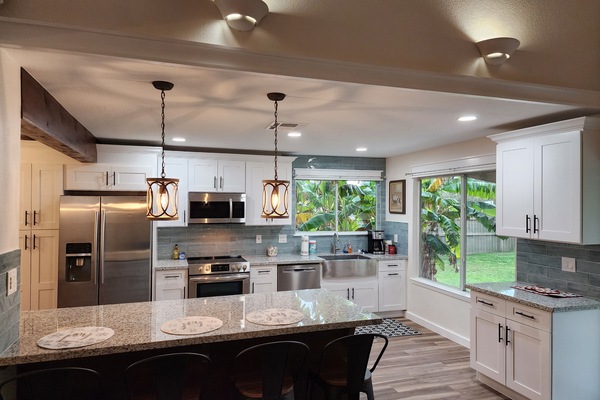 Mikrobølgeovn, ovn, kokeplater og oppvaskmaskin