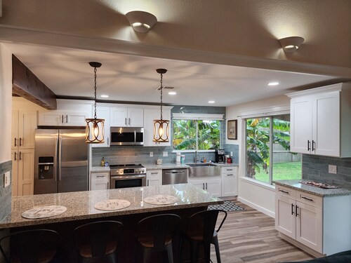 The Vintage Cozy Bungalow Tranquil 3-bedroom House in Tomball AC Near Everything