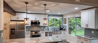 The Vintage Cozy Bungalow Tranquil 3-bedroom House in Tomball AC Near Everything