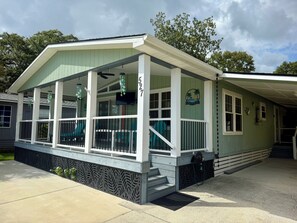 Exterior - Come relax at "Serenity By The Sea" in beautiful Surfside Beach, SC (Myrtle Beach)