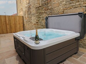 Outdoor spa tub - Eastfield Farm (Barnard Castle)