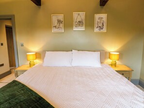 2 bedrooms, individually decorated, individually furnished, free WiFi