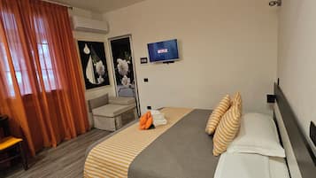 Triple Room, Multiple Beds, Patio, Courtyard View