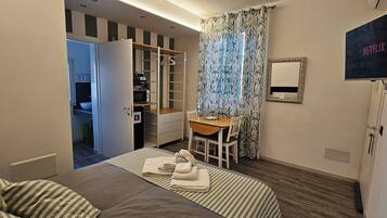 Double or Twin Room, Patio, Courtyard View | Desk, laptop workspace, blackout drapes, soundproofing