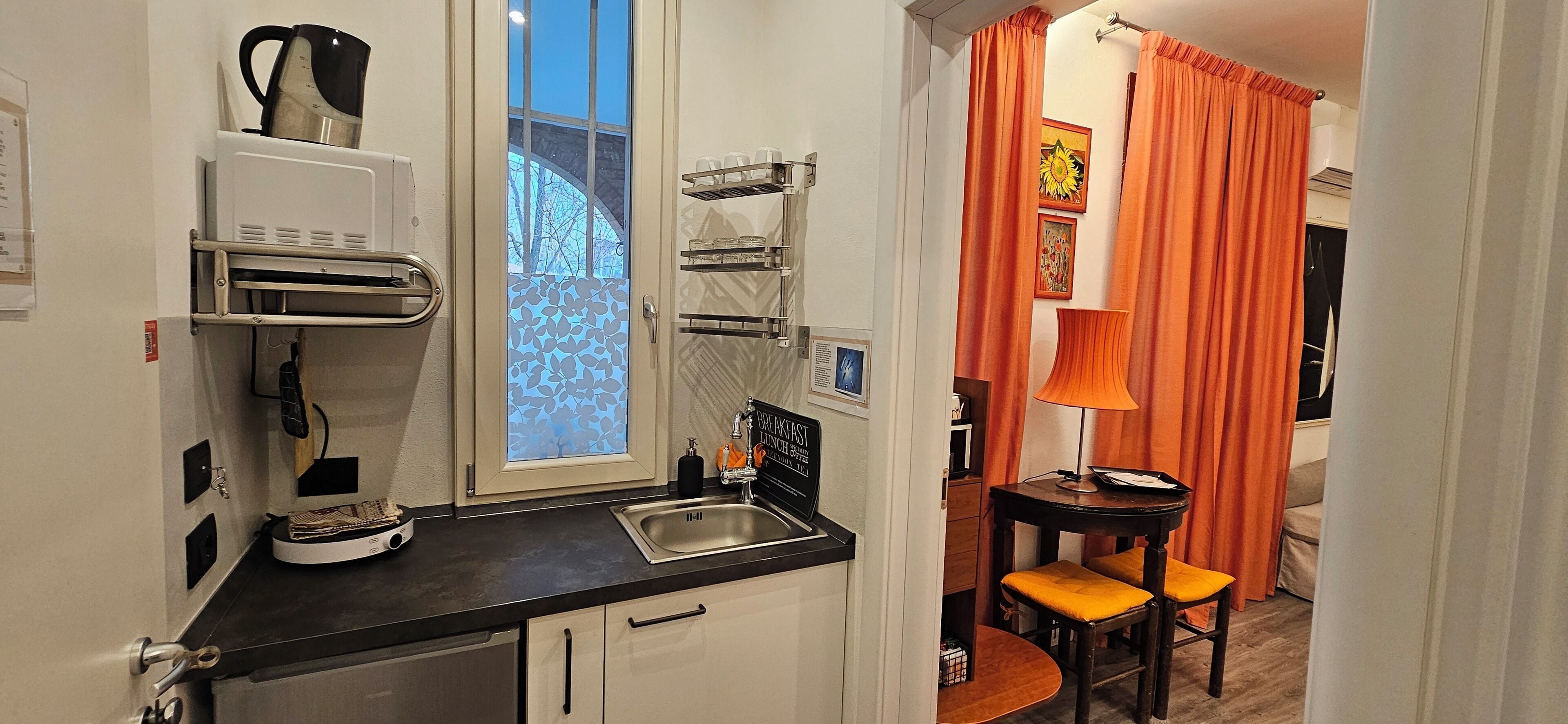 Chambre Triple, plusieurs lits, patio, vue cour intérieure | Cuisine privée