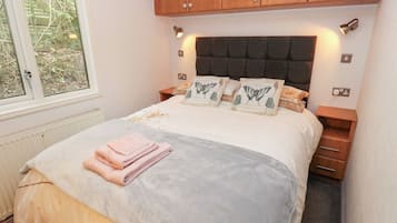 2 bedrooms, individually decorated, individually furnished, free WiFi