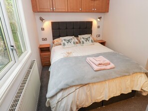2 bedrooms, individually decorated, individually furnished, free WiFi