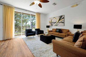 Televisión, videojuegos y futbolito 