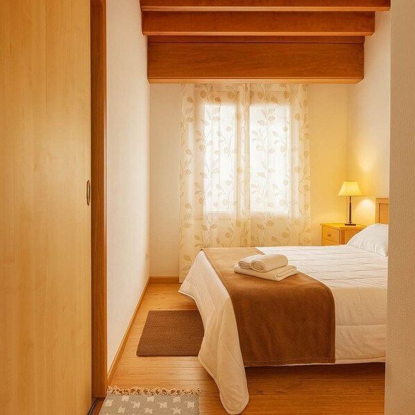 3 bedrooms, bed sheets